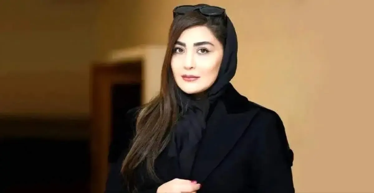 ژست‌های قرتی مریم معصومی در یک مراسم