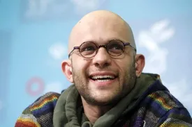 بابک حمیدیان ۴۴ ساله شد/ چرا چهره‌اش همه را شوکه کرد؟ / عکس