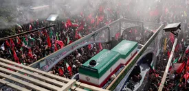 خودرو حامل پیکر رهبر شهید در «آزادی» متوقف شده است