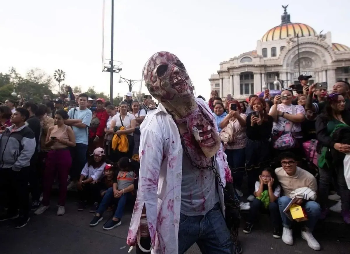 زامبی‌ها به خیابان‌ آمدند/ تصاویر