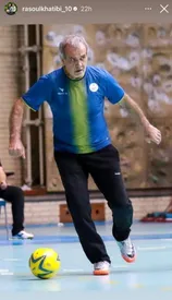 مسعود پزشکیان پا به توپ شد/ عکس