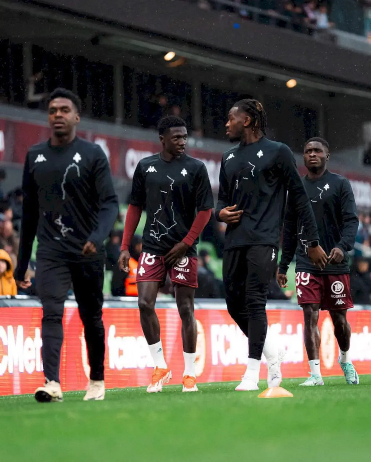 عکس/ پیراهن های فوتبالی که حرف می‌زنند!