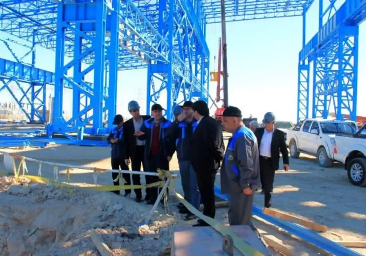 بازدید فرماندار ابرکوه و رؤسای بانکی از فولاد سرمد