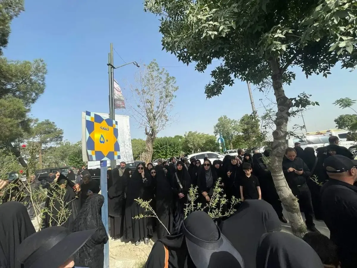 حضور سردار فدوی و طائب و لاریجانی در تشییع شهید حاجی‌زاده/ تصاویر