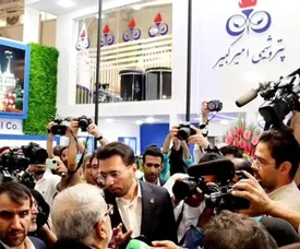بازدید وزیر نفت از غرفه پتروشیمی امیرکبیر