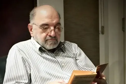 واکنش عبدالکریم سروش نسبت به هتک حرمت قرآن توسط علی کریمی/ عکس