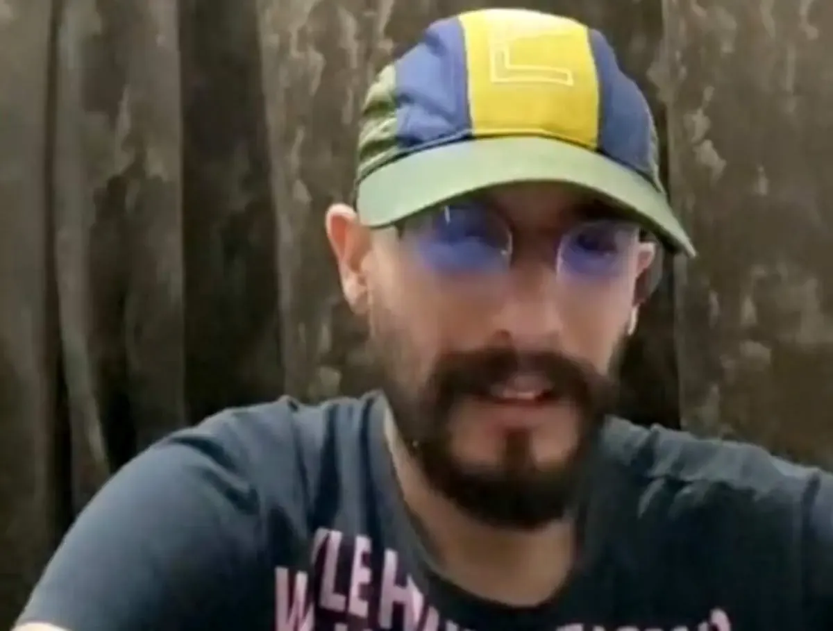 حبس و جریمه نجومی یک بلاگر بخاطر بغل کردن مردم/ عکس