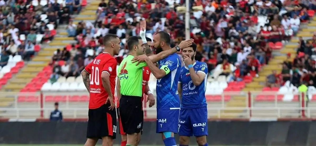 پنالتی تراکتور سوخت؛ مهاجم استقلال باید اخراج می‌شد!