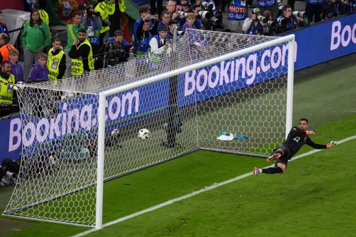 ناجی پرتغال فقط خلاف جهت پرید!