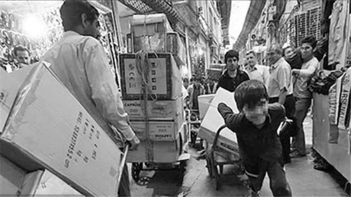 هر چقدر کار کنم باز هم از نظر صاحبکارم کم است/ تنها آرزویم کمتر شدن ساعت کاری‌ام است/ درآمدم را برای کرایه خانه می‌دهم/ ۴۰۰ کیلو بار را یک‌جا جابجا می‌کنم