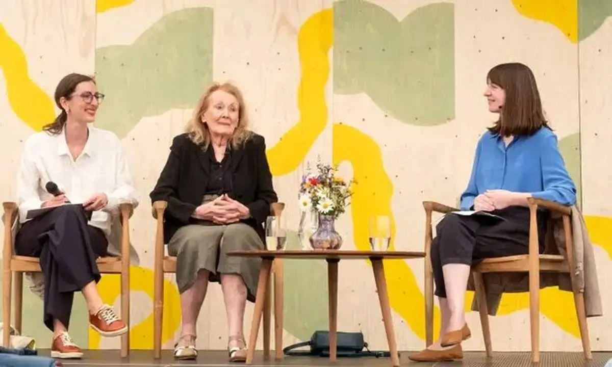 جایزه نوبل مثل یک بمب وسط زندگی من افتاد/ دیگر نمی‌توانم روی نوشتن تمرکز کنم