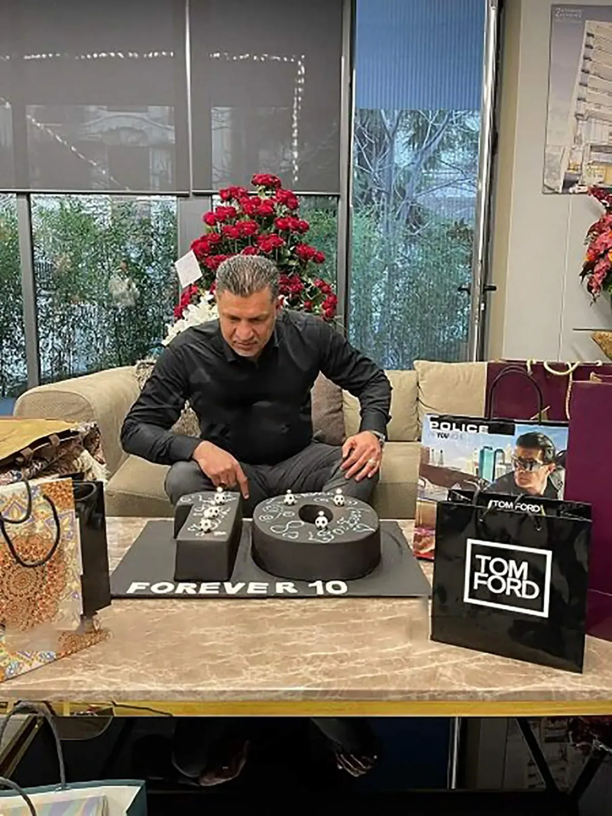 جشن تولد علی دایی در کنار مادر و برادرانش/ عکس