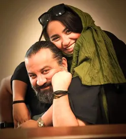 واکنش غم‌انگیز مهراب قاسم‌خانی به بیماری دخترش/ عکس