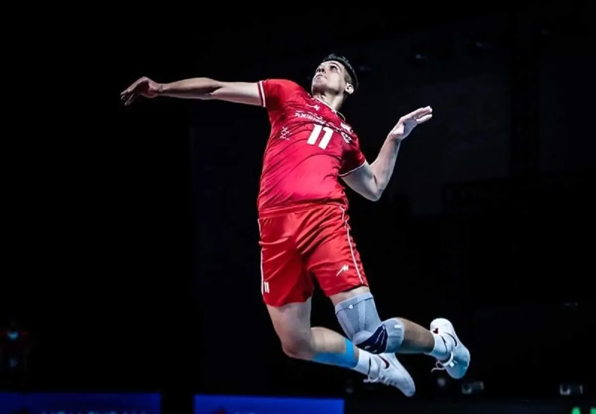 ملی پوشان والیبال به یاد صابر کاظمی با بازوبند مشکی وارد زمین می‌شوند