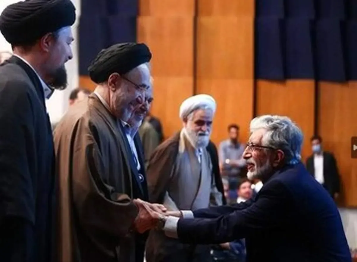 حاشیه‌های انتشار عکس حداد عادل و خاتمی/ مگر یک سلام و علیک ساده نیاز به بیانیه دارد؟