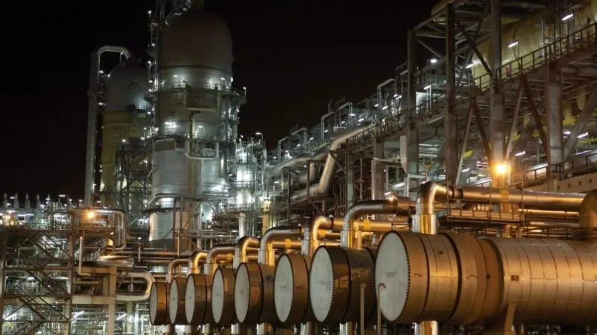 «آرمان ملی» تاثیر نرخ خوراک پتروشیمی در سهم ارزآوری ایران را بررسی می‌کند / موفقیت مشروط قیمت‌گذاری خوراک پتروشیمی