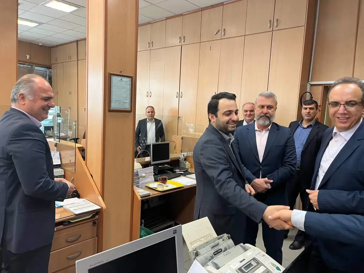 ​بازدید سرزده مدیرعامل بانک صادرات ایران از روند خدمت‌رسانی شعب بانک