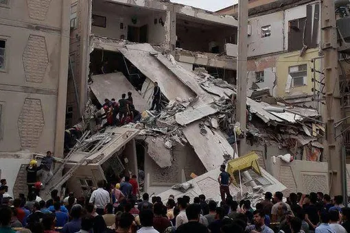 تصاویری از انفجار مرگبار در ساختمان ۴ طبقه / ساکنین زیر آوار مانده‌اند