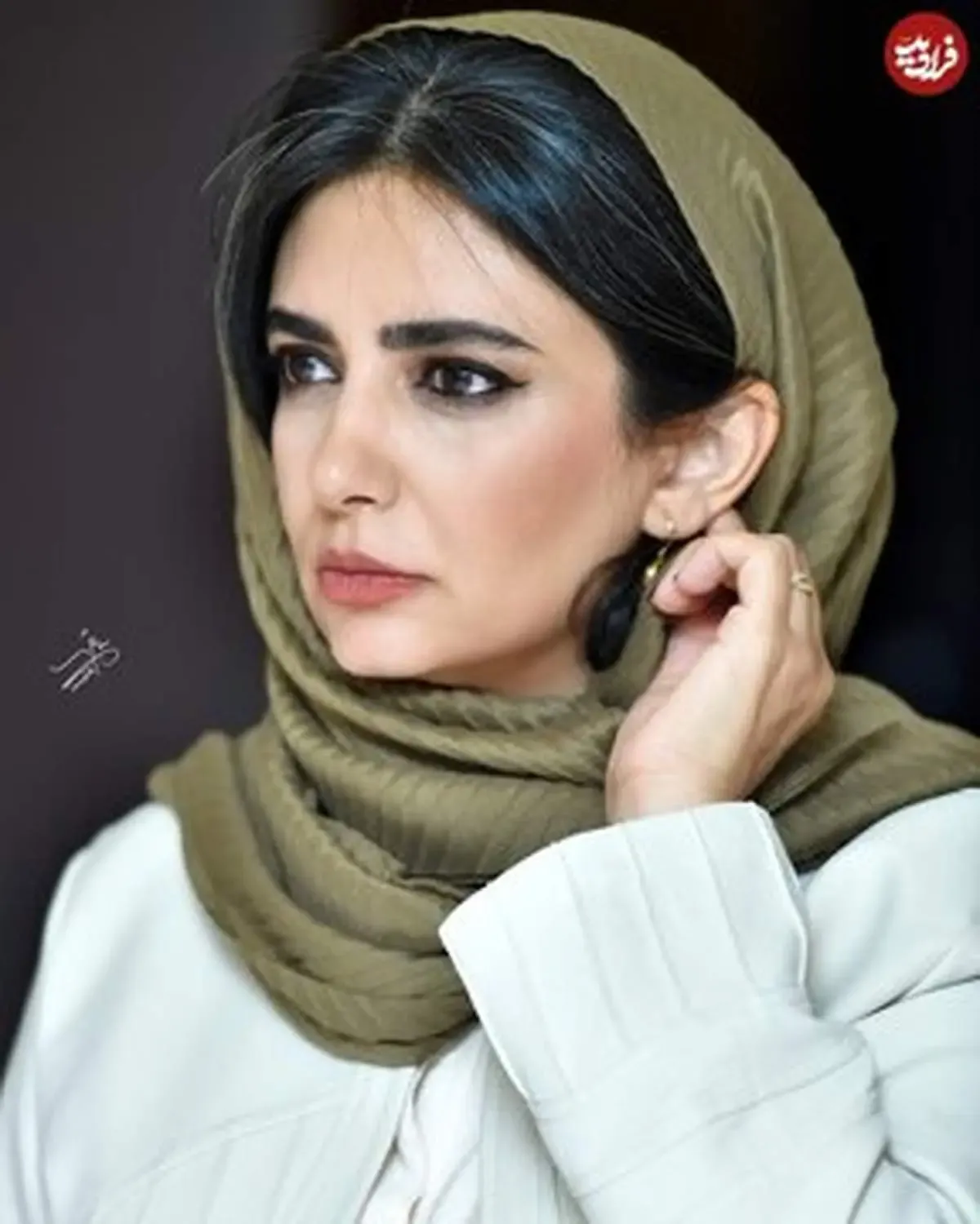 لیندا کیانی با کیف گران قیمت در جشنواره فجر/ عکس