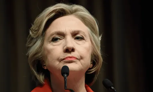 کلینتون: ترامپ کاملاً دیوانه شده است