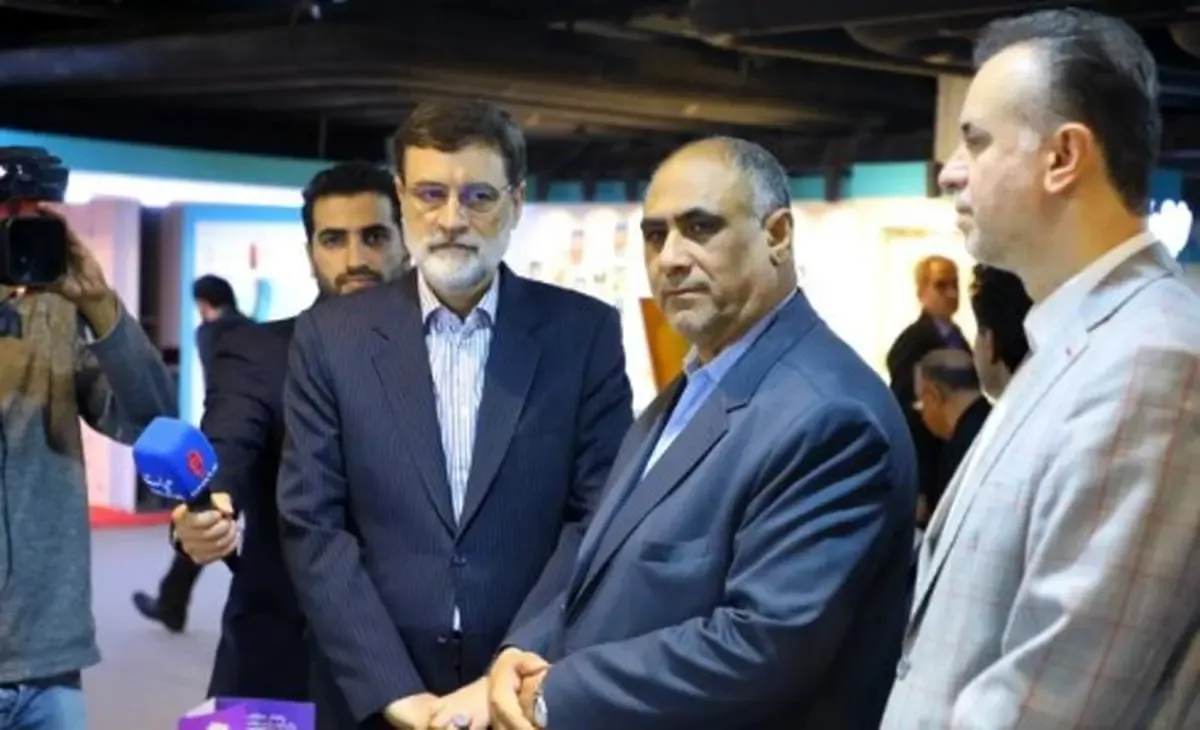 بازدید وزیر جهاد کشاورزی از غرفه دستاوردهای بانک دی