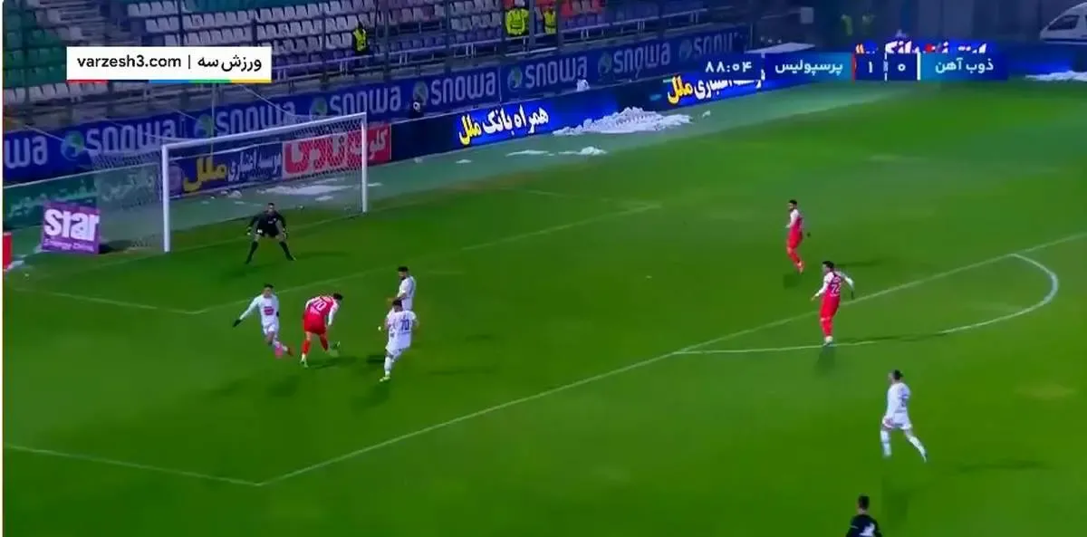 دلربایی اورونوف از هواداران پرسپولیس/ عکس