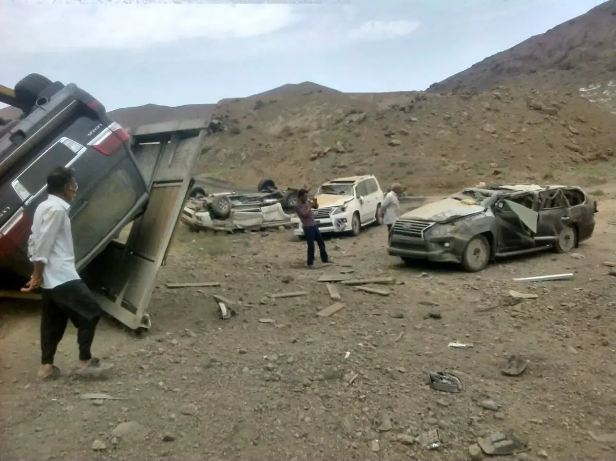 ببینید | اولین تصاویر از واژگونی تریلی حامل خودروهای وارداتی| خودروهای وارداتی، نیامده چپ شدند