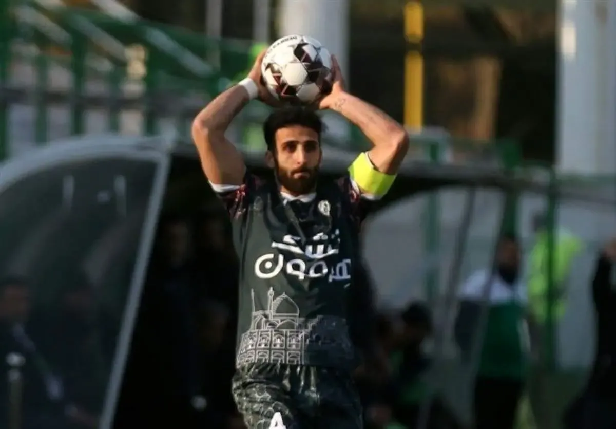 برخورد سخت قریشی با نونز/ مدافع ذوب‌آهن به بیمارستان فرستاده شد