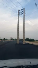 شاهکار جنجالی راهسازی؛ تیر چراغ برق وسط جاده کمربندی/ عکس