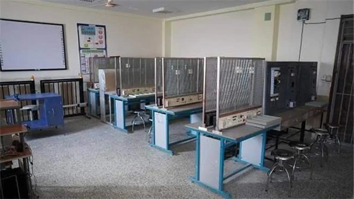 تجهیز دو هنرستان در استان ​سیستان توسط بانک کارآفرین