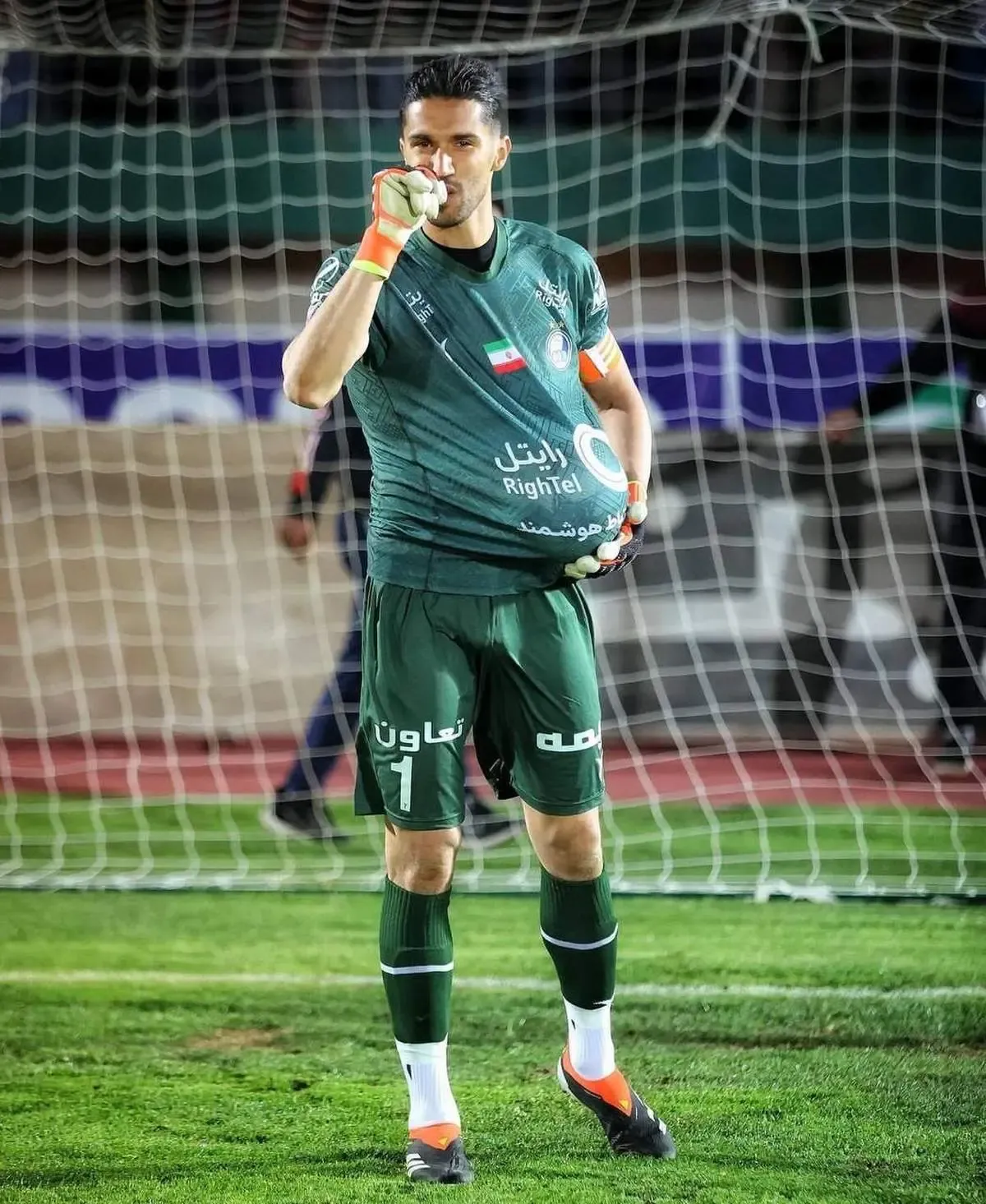 عکس/ جشن کاپیتان استقلال برای تولد پسرش