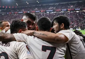 توهین عجیب هواداران بایرلورکوزن به سردار آزمون