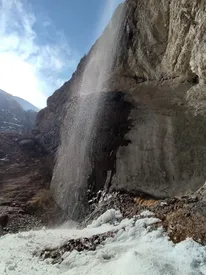 از غرب تهران ۳ کیلومتر به شرق به این آبشار زیبا خواهید رسید