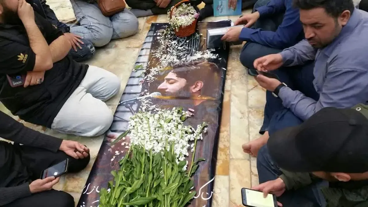 یک مداح درگذشت