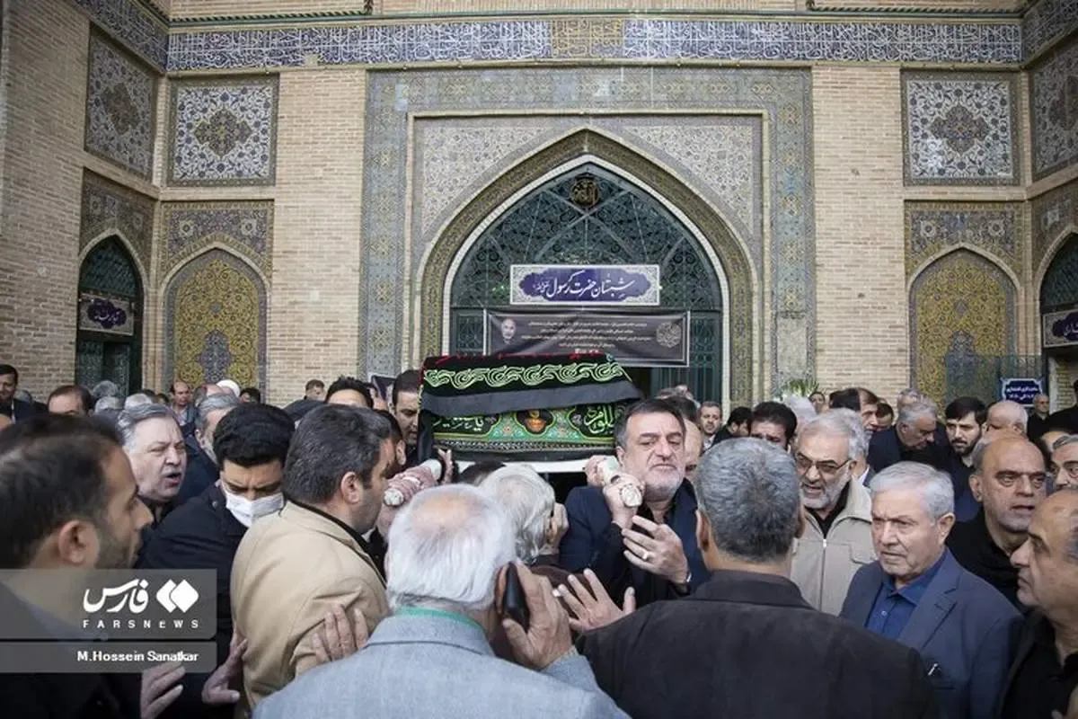 ناطق نوری بر پیکر مرحوم کریمی اصفهانی نماز خواند+ عکس