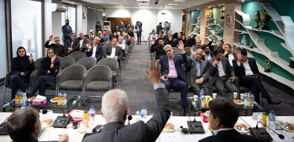 مهر تائید سهامداران بیمه رازی به عملکرد ۱۴۰۲/ برنامه‌های آینده حجتی تائید مجمع را گرفت