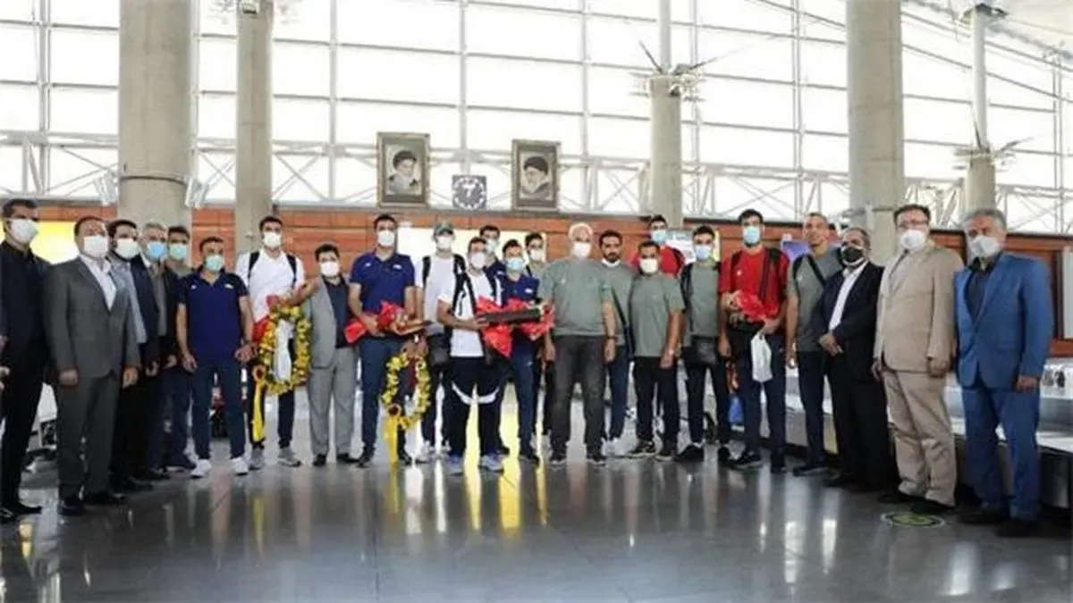 بازگشت ملی پوشان والیبال به ایران/ حضور  معاونان و مدیران بانک گردشگری در مراسم استقبال