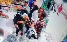 هشدار روزنامه اصولگرا  به ماجرای «ماست‌پاشی» روی دو زن بی‌حجاب/ مواجهه با این موضوع باید طوری باشد که کمترین آسیب متوجه جامعه و ساختارهای دینی و فرهنگی آن شود