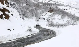 بارش برف و باران در راه این مناطق کشور/ جاده ها لغزنده است