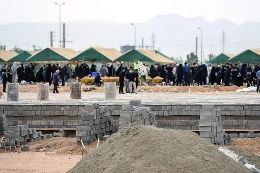 جولان کرونا در بهشت زهرا (س)/عکس: فاطمه عموزاد