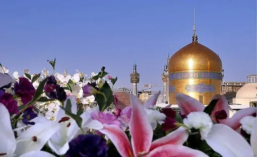 آیین تعویض پرچم و نقاره نوازی حرم رضوی در روز میلاد