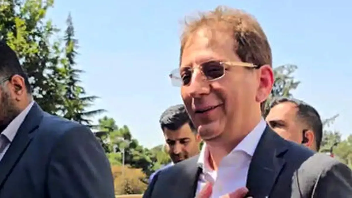 به چه دلیل برابر بابک زنجانی اینقدر کوتاه می‌آیید؟