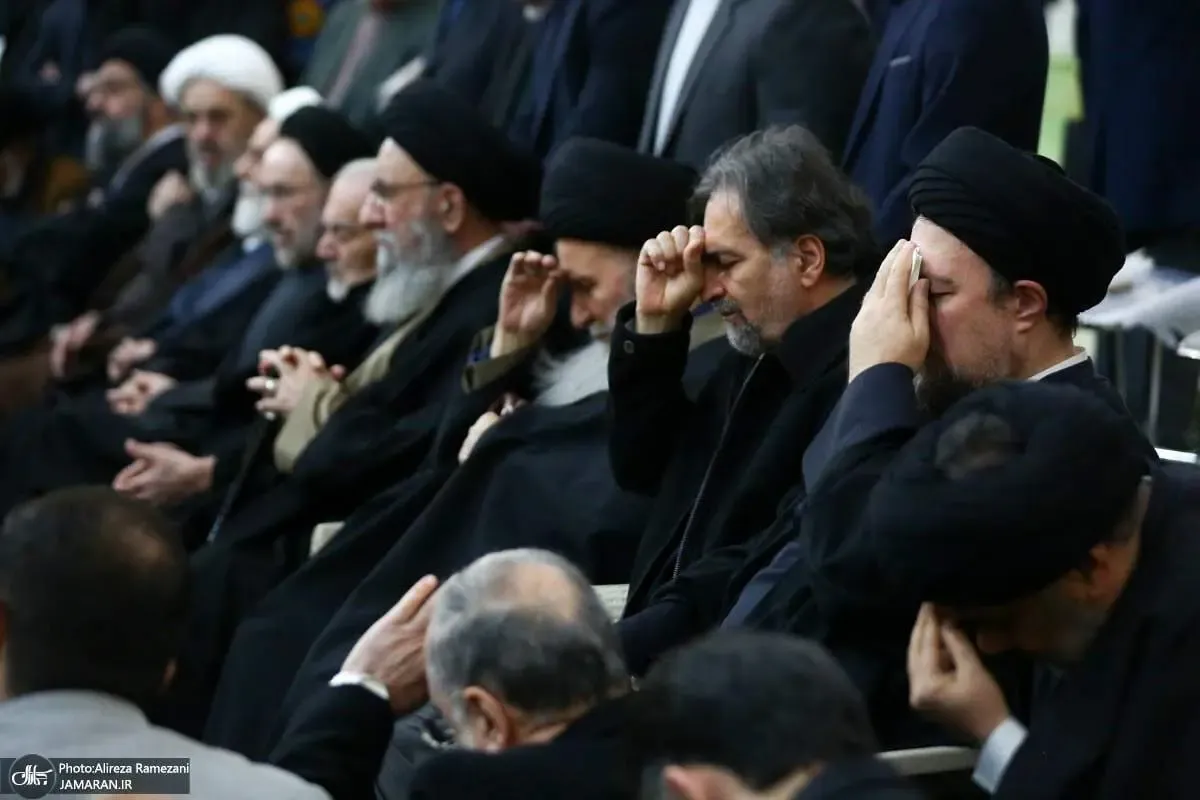 سیدحسن خمینی در مراسم تشییع پدر همسرش/ عکس
