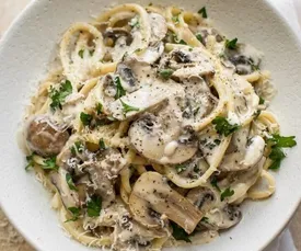 طرز تهیه پاستا قارچ خامه‌ای؛ خوراک جذاب برای تمام سلیقه‌ها