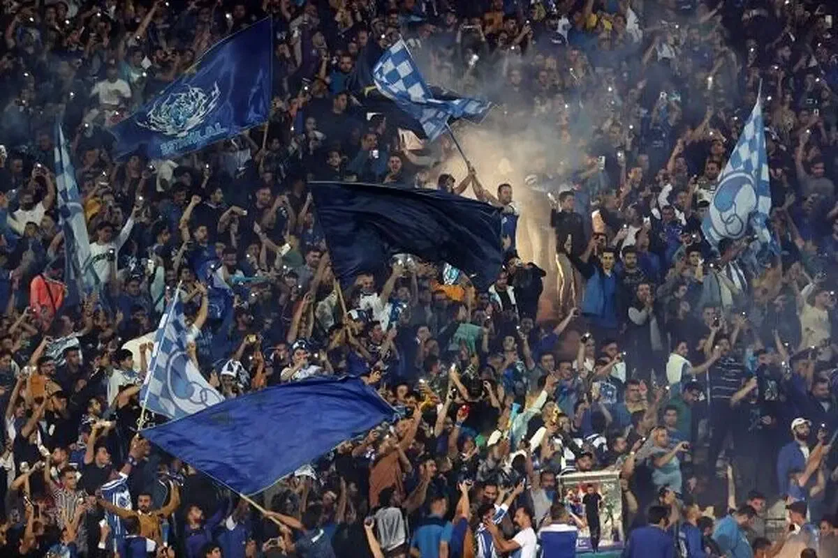 هواداران خطیر را در آزادی به فحش بستند!/ فیلم