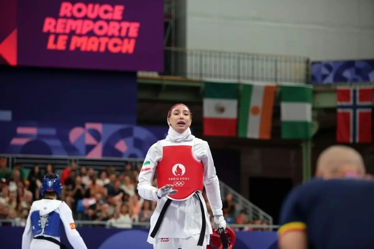 مبینا نعمت‌زاده با دست شکسته در دیدار با رهبر انقلاب/ عکس