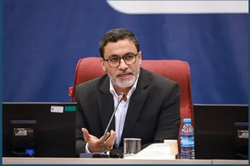 ادعای عجیب عضو کمیسیون صنایع درباره درآمد از تنگه هرمز / سالانه ۱۵ میلیارد دلار عوارض می‌گیریم