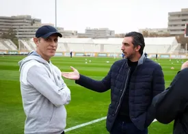 یک استقلالی رقیب گل‌محمدی شد