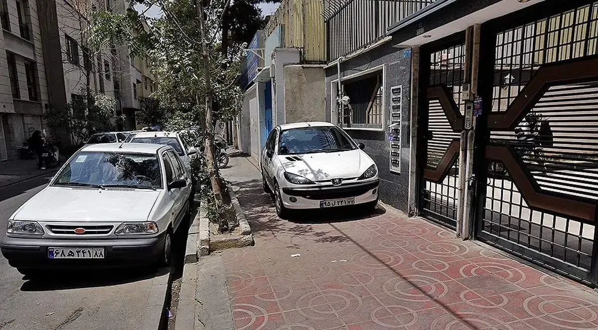 در پیاده روها توقف نکنید؛ از امروز جریمه می شوید!