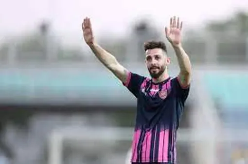 ببینید | کتک خوردن مهدی عبدی از همبازی‌هایش